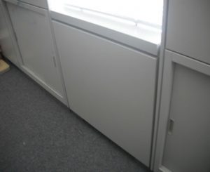 パネルヒーターの化粧板を設置して動作確認。OKです。