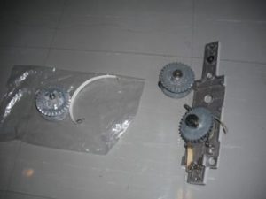 手回しでワイヤーをまいたり緩めたりするので、経年劣化が確認されます。