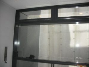 排煙窓手動操作装置で開け閉めできるようになりました。